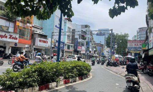 BÁN NHÀ QUẬN 3 HXH SÁT MẶT TIỀN 80M2 NỞ HẬU 4,5M 2 TẦNG 3 PN VIP QUẬN 3 TRẦN QUỐC THẢO 9.3 TỶ.