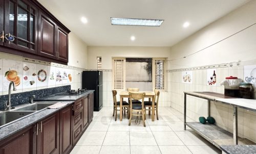 BÁN NHÀ QUẬN 3 HXH 5 TẦNG BTCT NGANG GẦN 4M 3 PN SÁT MẶT TIỀN LÊ VĂN SỸ 4.5 TỶ.